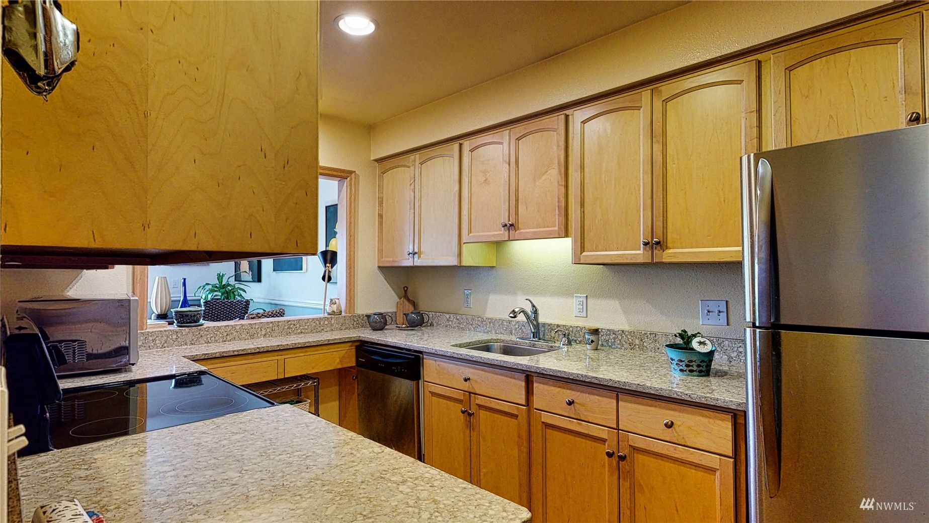 8516 196th Street Southwest Edmonds, WA 98026 - Photo 8 of 34 Gallery Image 8