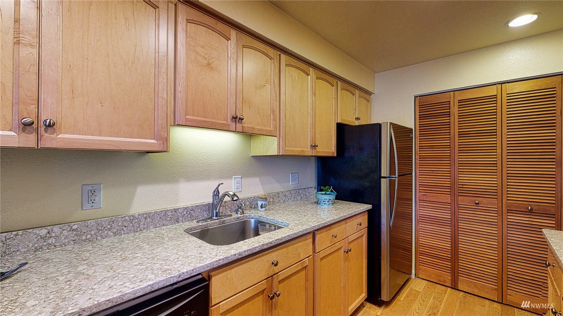 8516 196th Street Southwest Edmonds, WA 98026 - Photo 10 of 34 Gallery Image 10