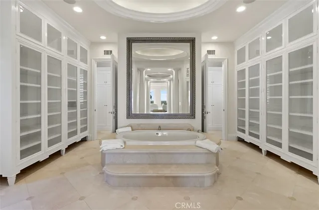 a view of entryway and livingroom