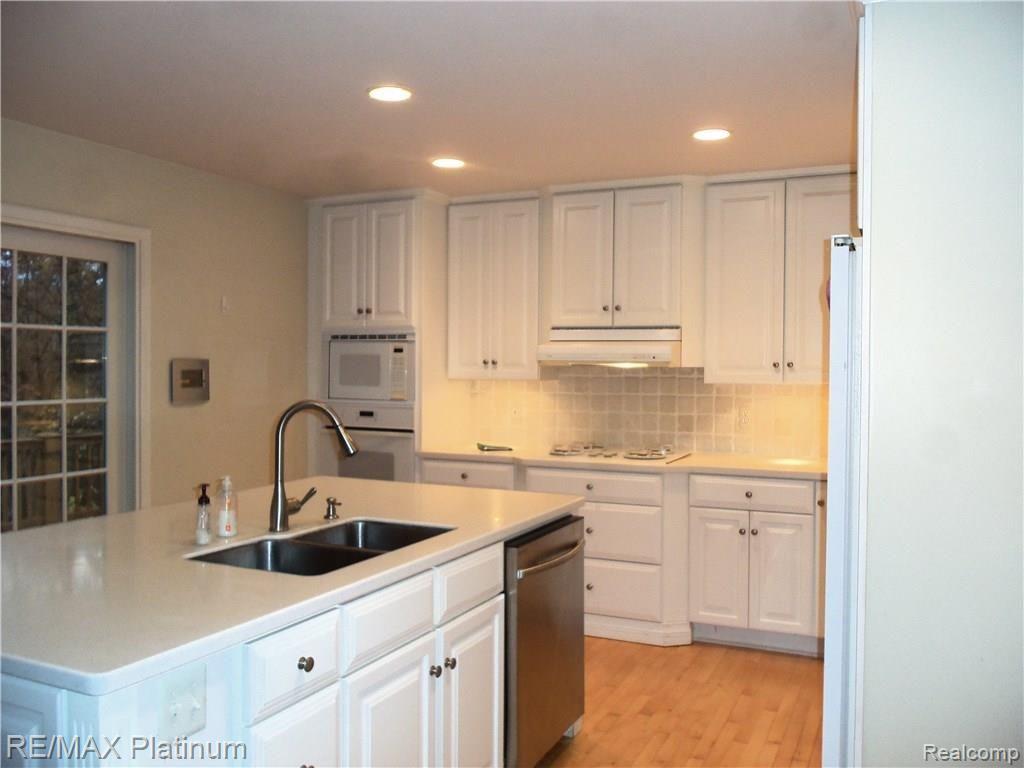 7038 Summit Ridge Brighton, MI 48116 - Photo 14 of 30