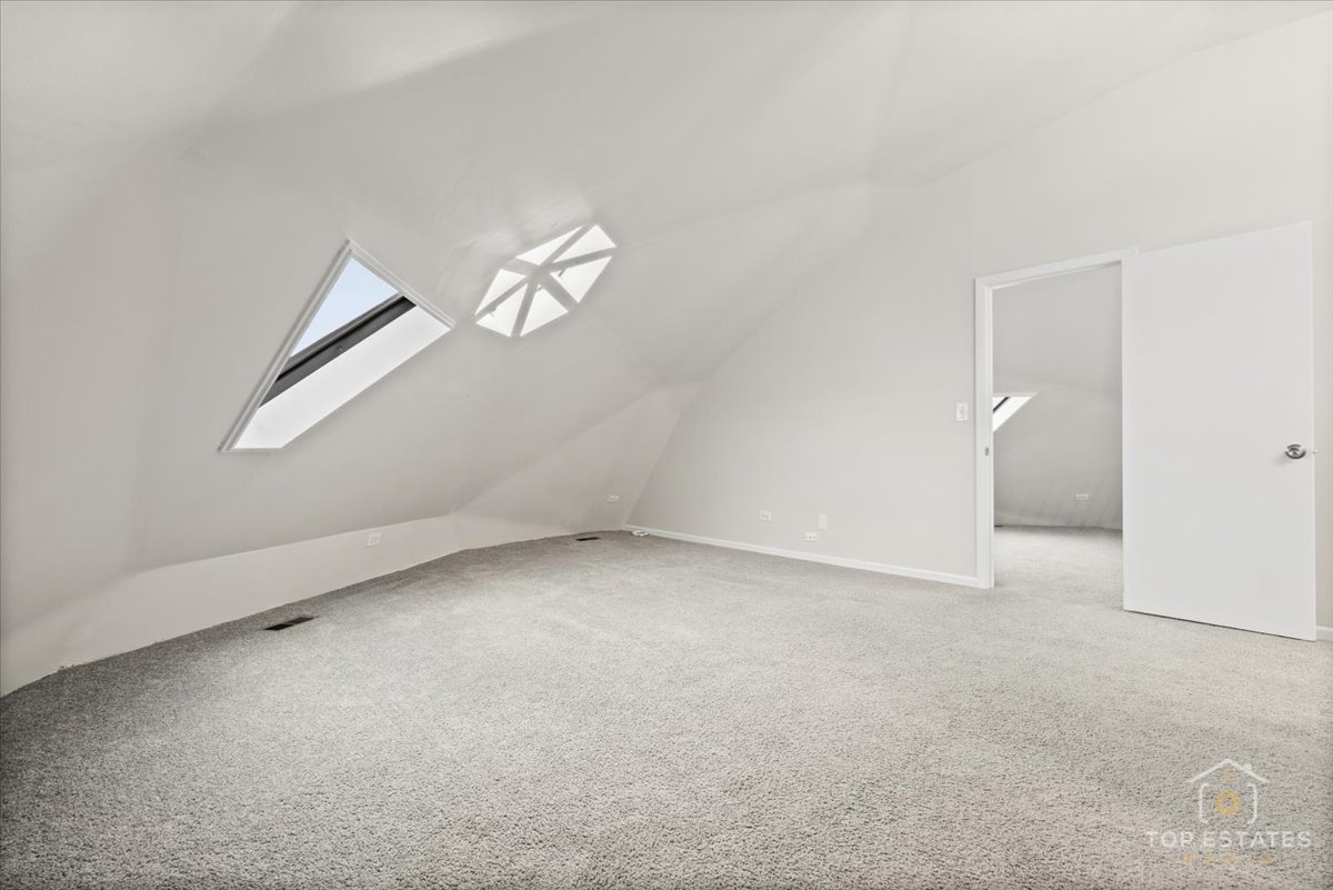 414 Franklin Avenue, Unit 3A River Forest, IL 60305 - Photo 22 of 29 a view of an empty room with a window