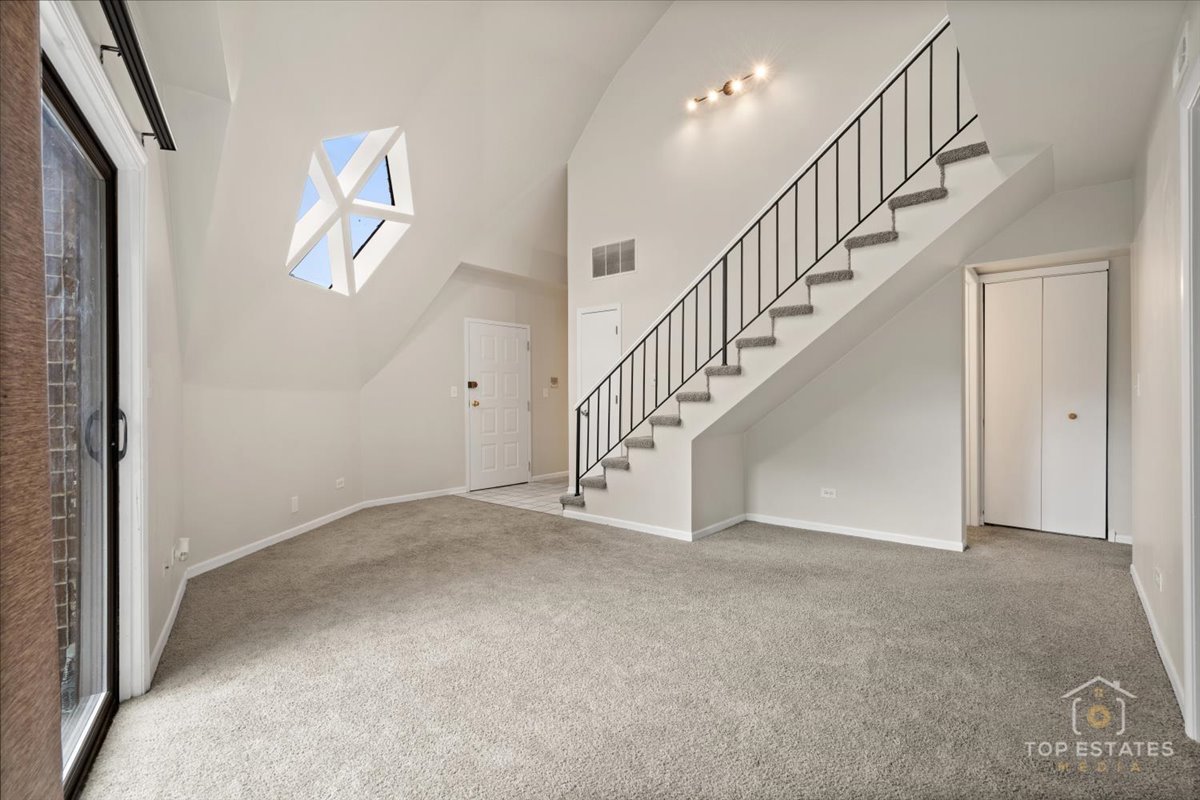 414 Franklin Avenue, Unit 3A River Forest, IL 60305 - Photo 7 of 29 a view of an entryway