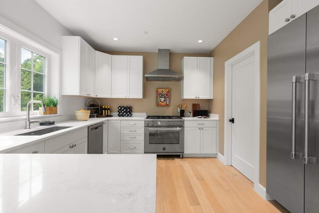 21 Crowninshield Road, Unit 21 Brookline, MA 02446 - Photo 11 of 30 Gallery Image 11