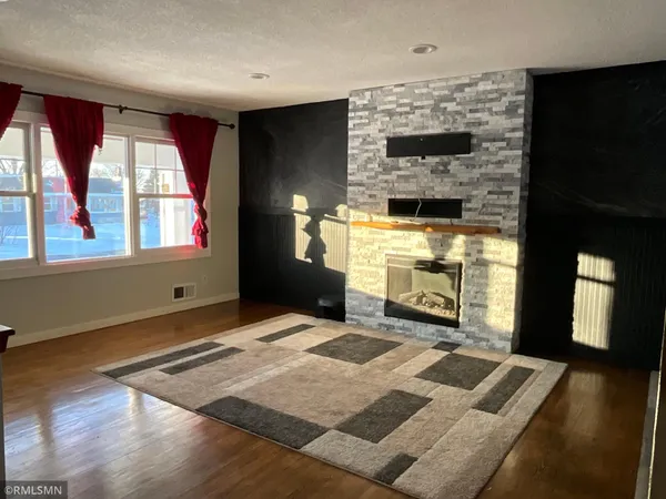 $2,800 | 1436 Selby Avenue, St. Paul Park, MN 55071