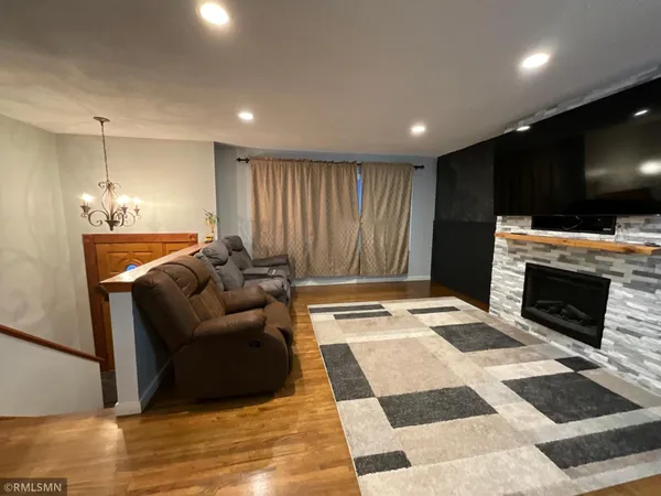 $2,800 | 1436 Selby Avenue, St. Paul Park, MN 55071