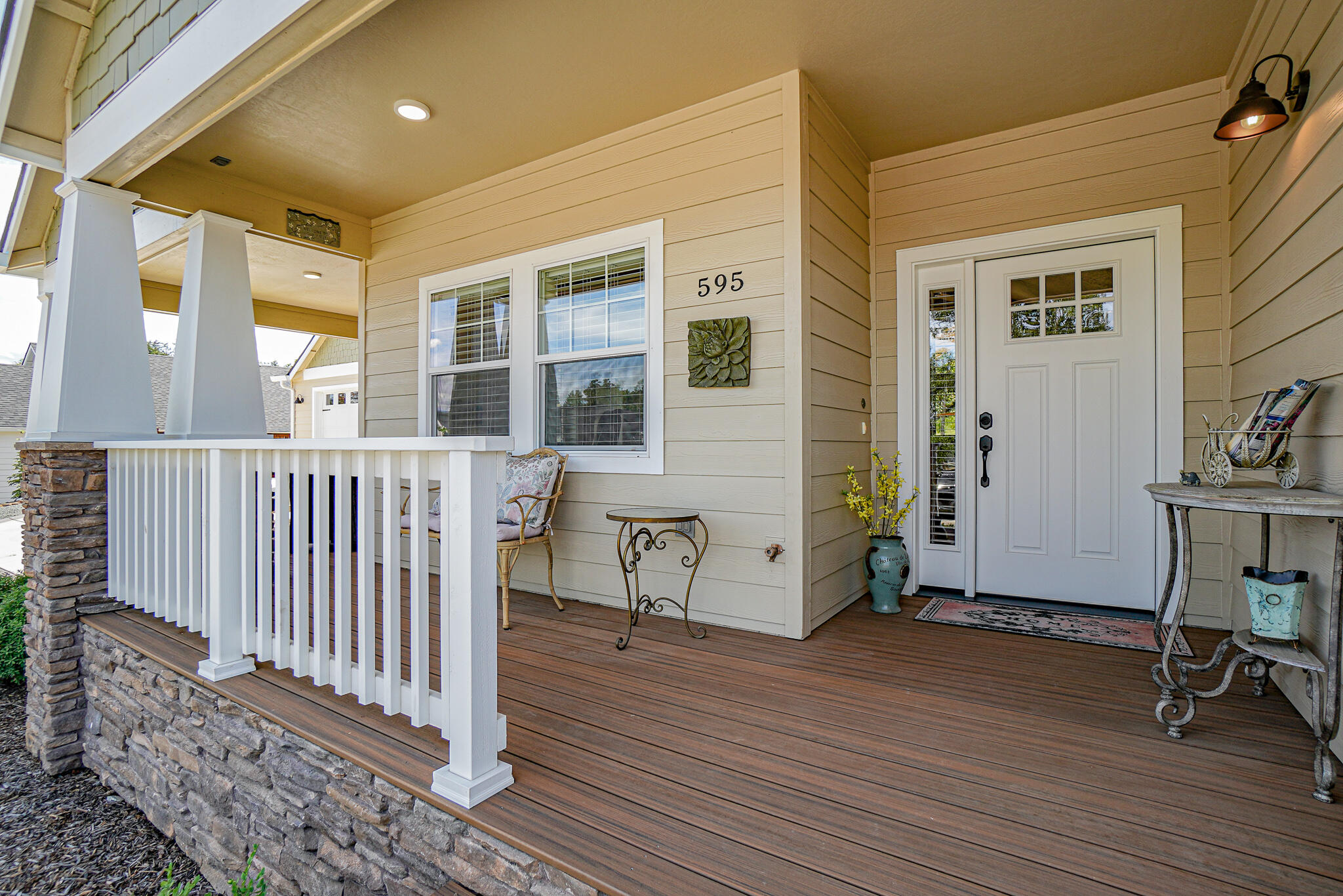595 South Loop Road Jacksonville, OR 97530 - Photo 8 of 36 DSC00642