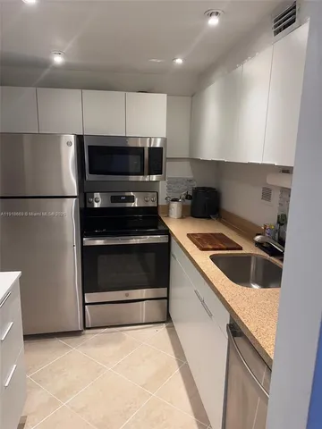 $295,000 | 1000 West Avenue, Unit 225, Miami Beach, FL 33139