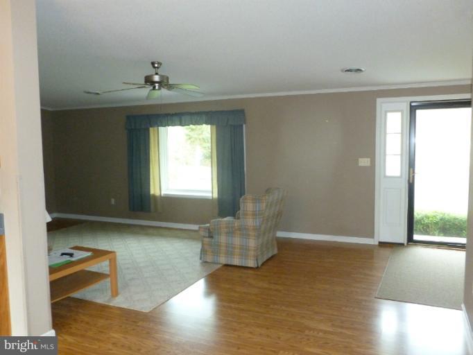 86 Woodbrier Road Berkeley Springs, WV 25411 - Photo 10 of 30 Living Room