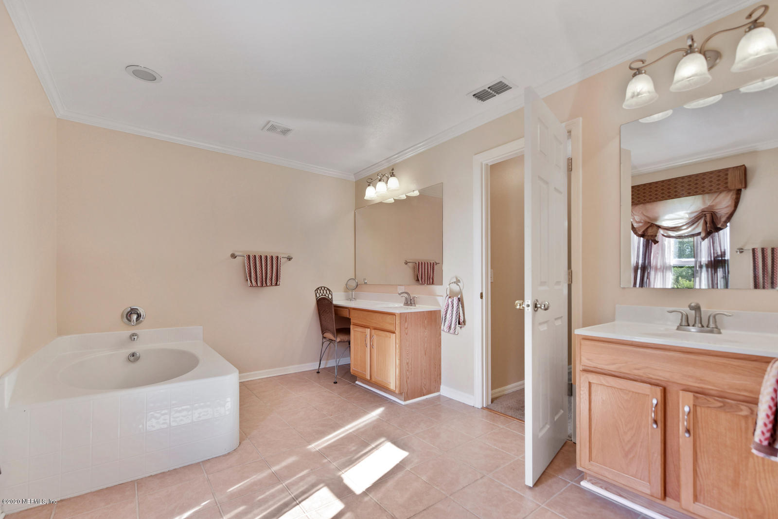 55371 Bear Run Road Callahan, FL 32011 - Photo 19 of 29 a bathroom with a bathtub sink and mirror
