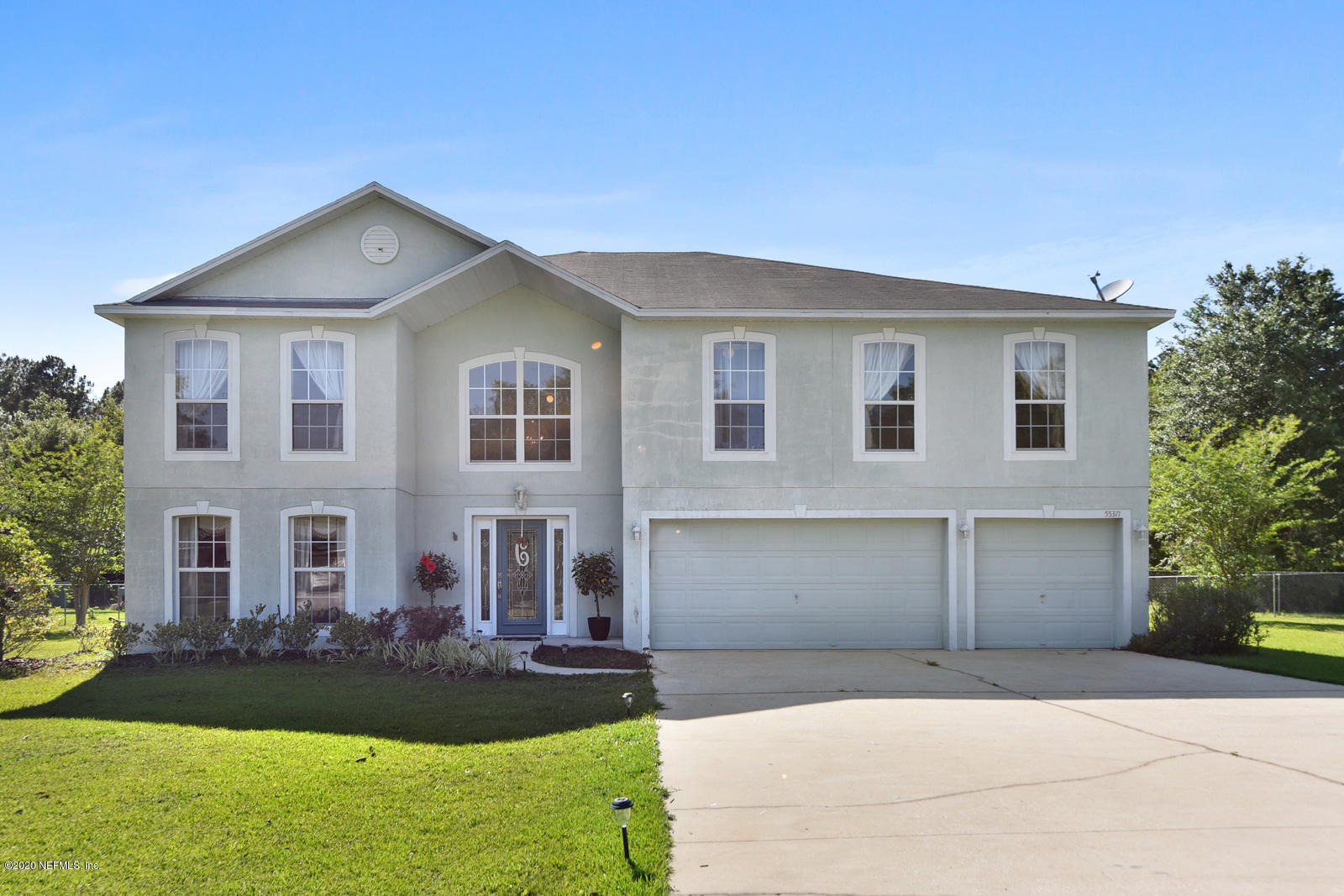 55371 Bear Run Road Callahan, FL 32011 - Photo 2 of 29 a front view of a house with garden