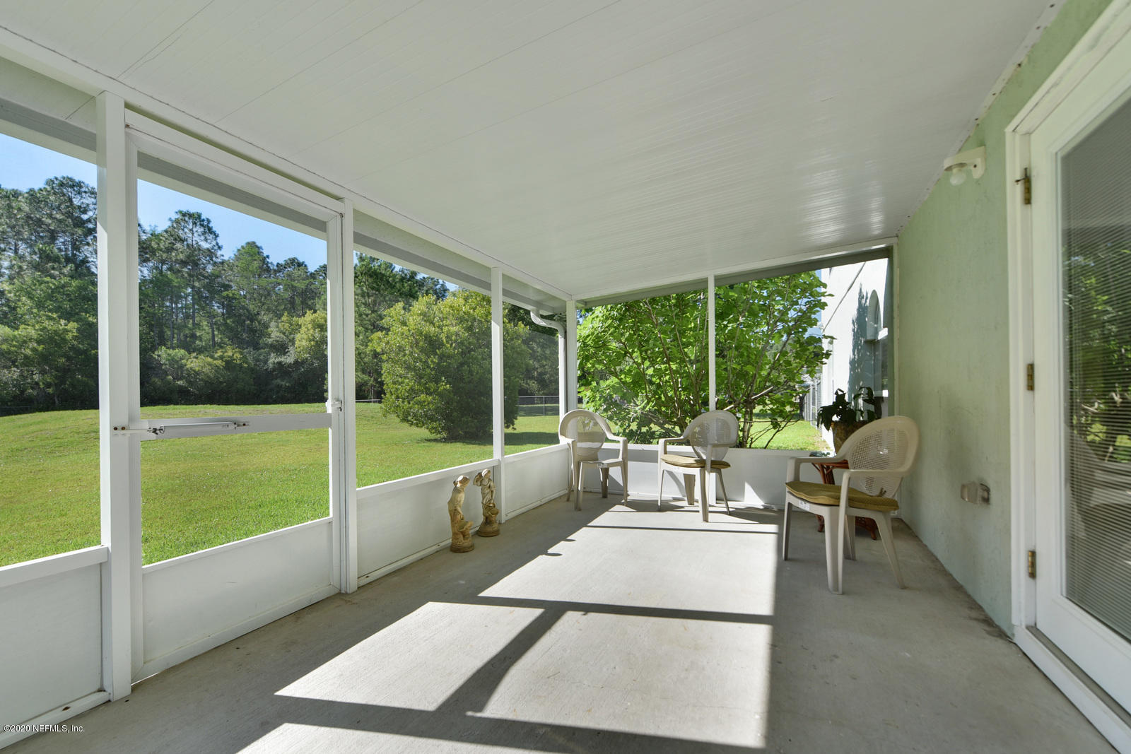 55371 Bear Run Road Callahan, FL 32011 - Photo 27 of 29 a living room with furniture and a large window