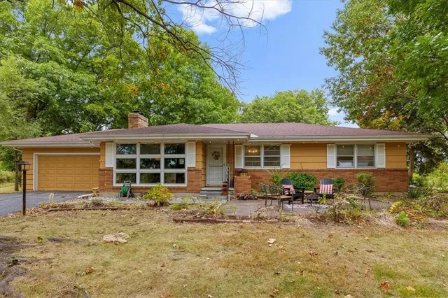 $335,000 | 1233 North 86th Street, Kansas City, KS 66112