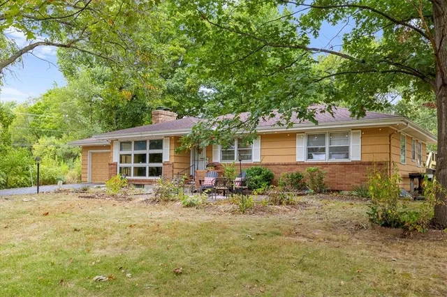 $335,000 | 1233 North 86th Street, Kansas City, KS 66112