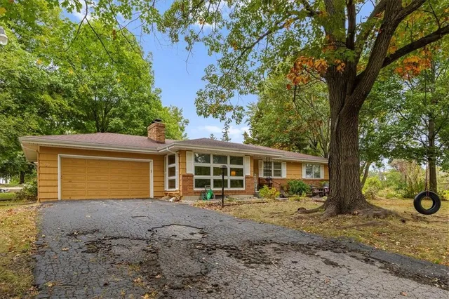 $335,000 | 1233 North 86th Street, Kansas City, KS 66112