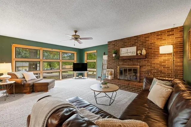 $335,000 | 1233 North 86th Street, Kansas City, KS 66112