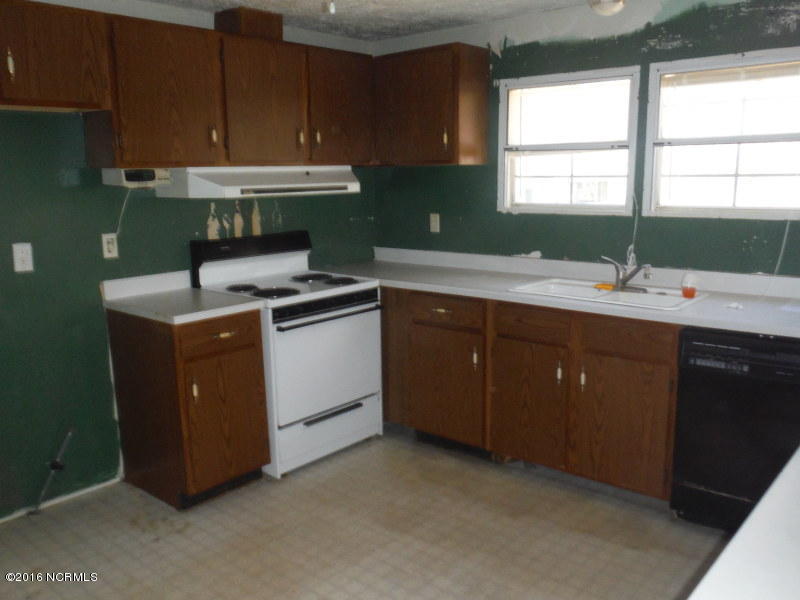 4601 West Gate Road Wilmington, NC 28405 - Photo 8 of 15 Kitchen