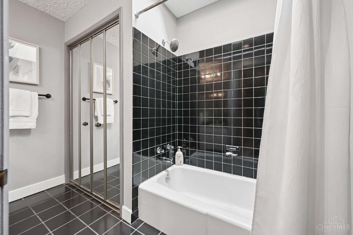 559 Asbury Road Cincinnati, OH 45255 - Photo 18 of 50