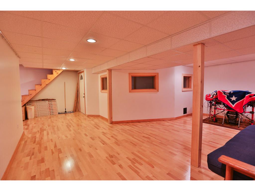 722 Bennington Road Francestown, NH 03043 - Photo 17 of 21 Gallery Image 17