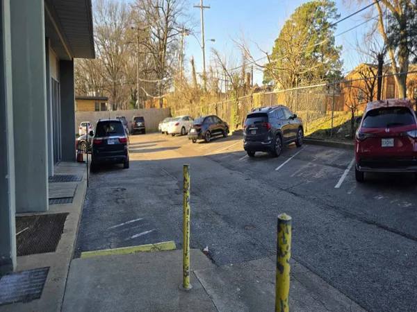 $1,200 | 1271 Poplar Avenue, Unit 508, Memphis, TN 38104