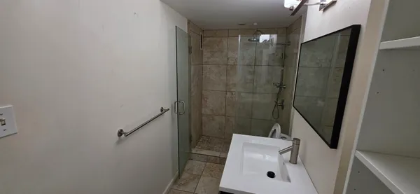 $1,200 | 1271 Poplar Avenue, Unit 508, Memphis, TN 38104