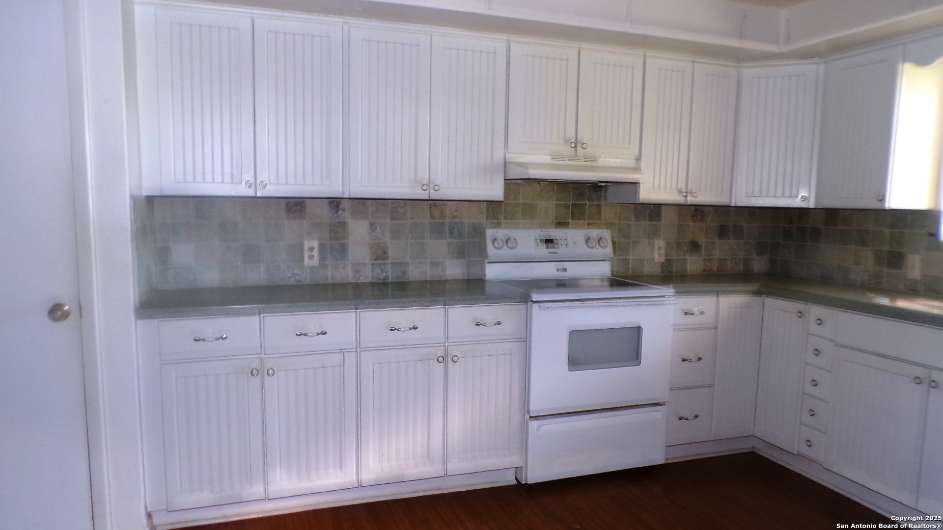 1036 Hilltop Road Beeville, TX 78102 - Photo 20 of 34