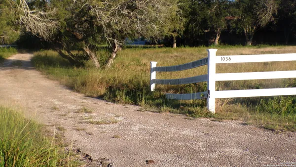 $182,700 | 1036 Hilltop Road, Beeville, TX 78102