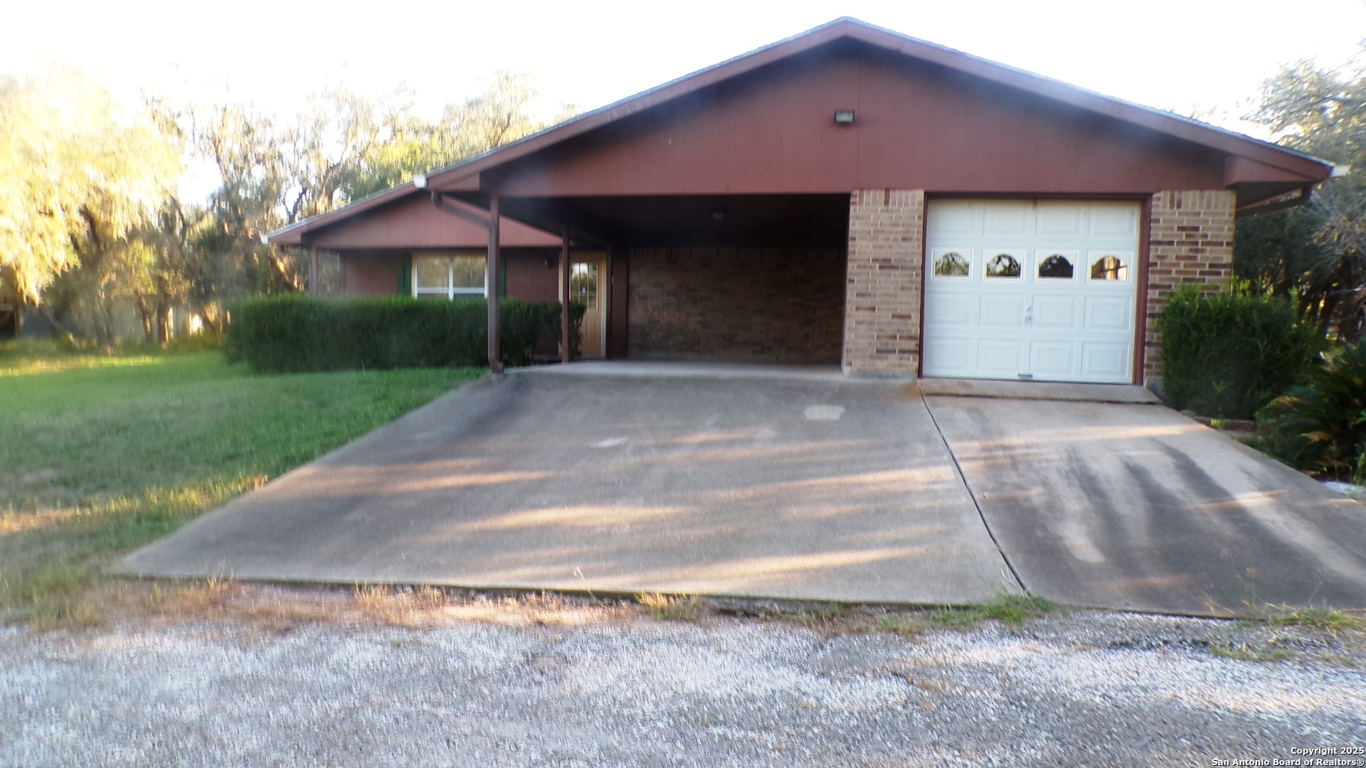 1036 Hilltop Road Beeville, TX 78102 - Photo 7 of 34
