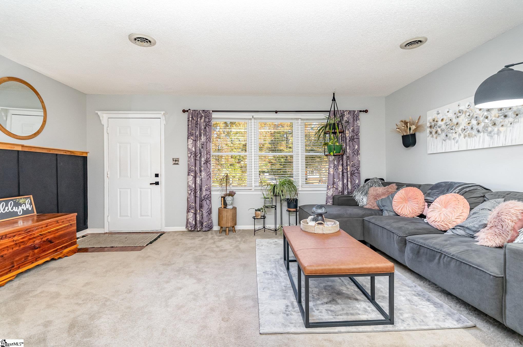 22 Hidden Springs Road Spartanburg, SC 29302 - Photo 4 of 31