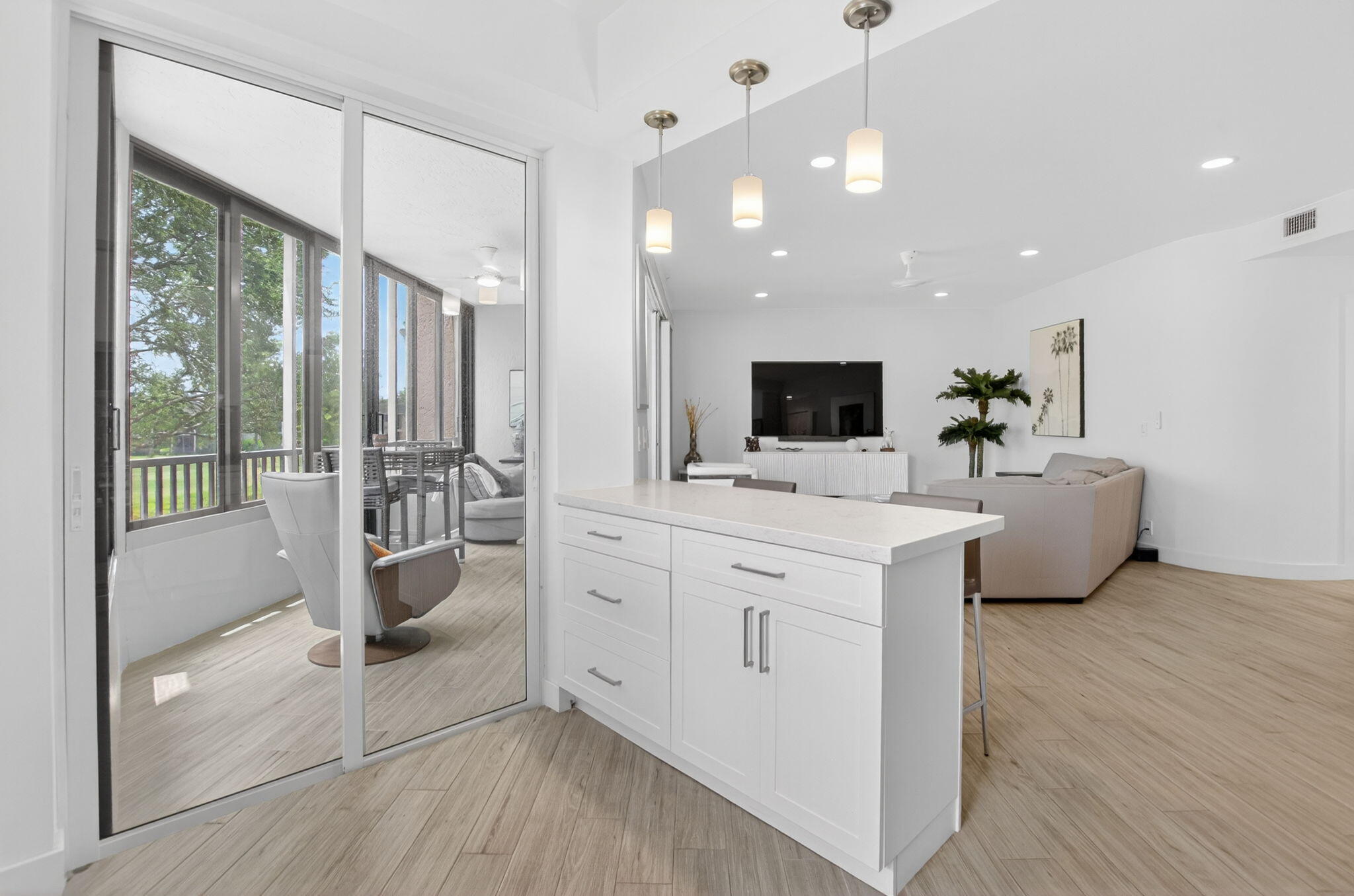 7546 La Paz Boulevard, Unit 205 Boca Raton, FL 33433 - Photo 13 of 33 kitchen