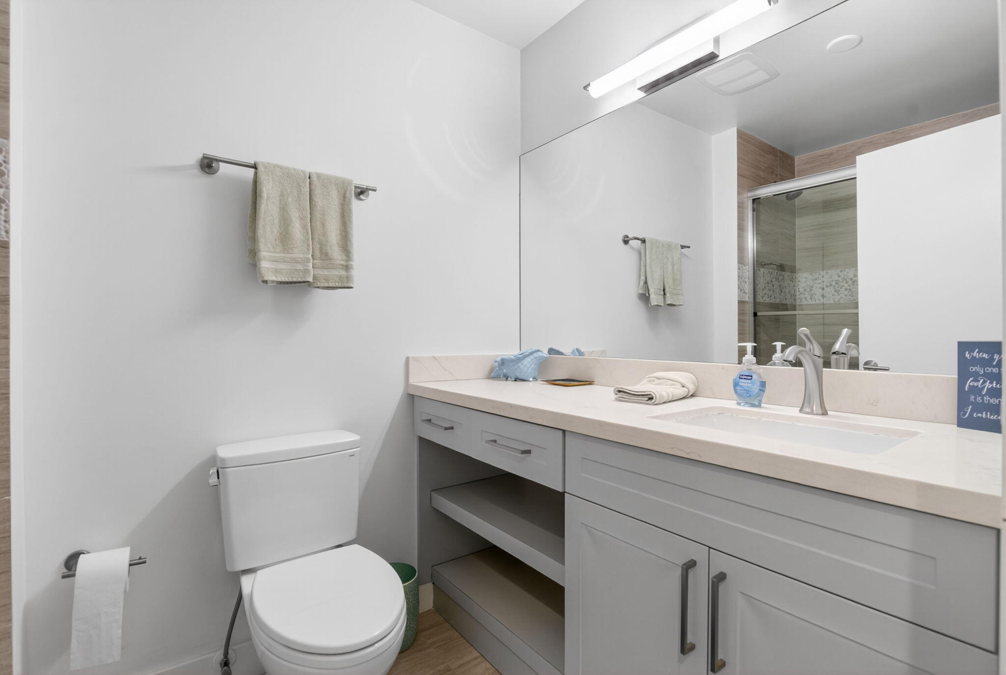 7546 La Paz Boulevard, Unit 205 Boca Raton, FL 33433 - Photo 21 of 33 2nd bath