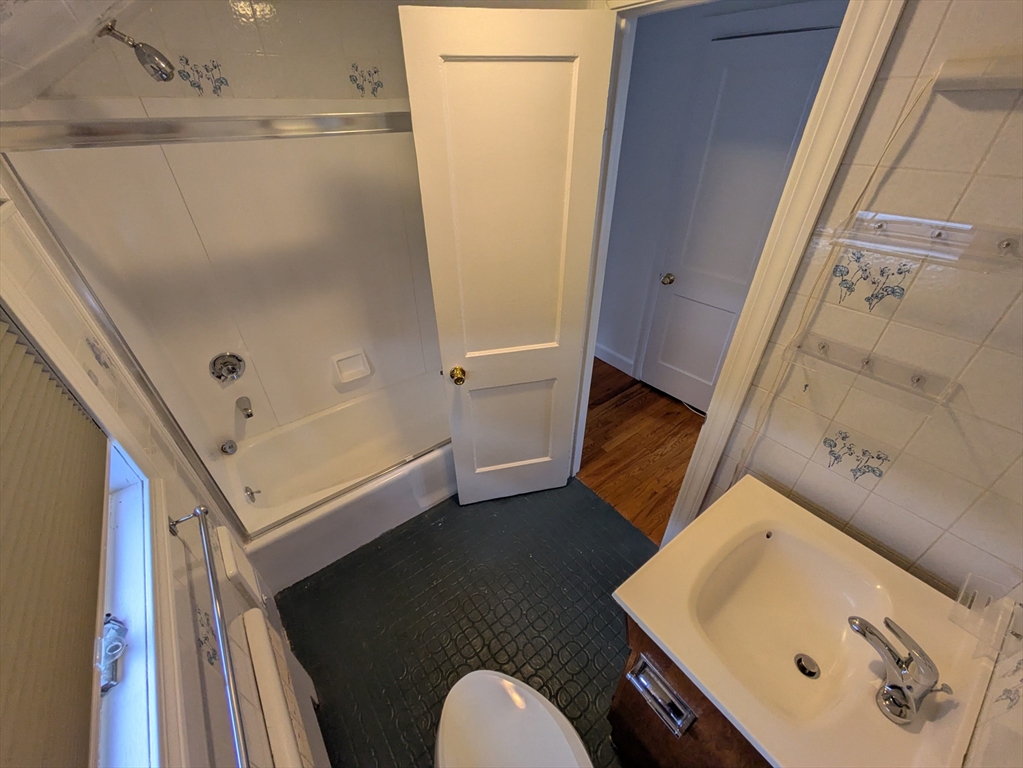 16 Nathaniel Road Winchester, MA 01890 - Photo 6 of 9