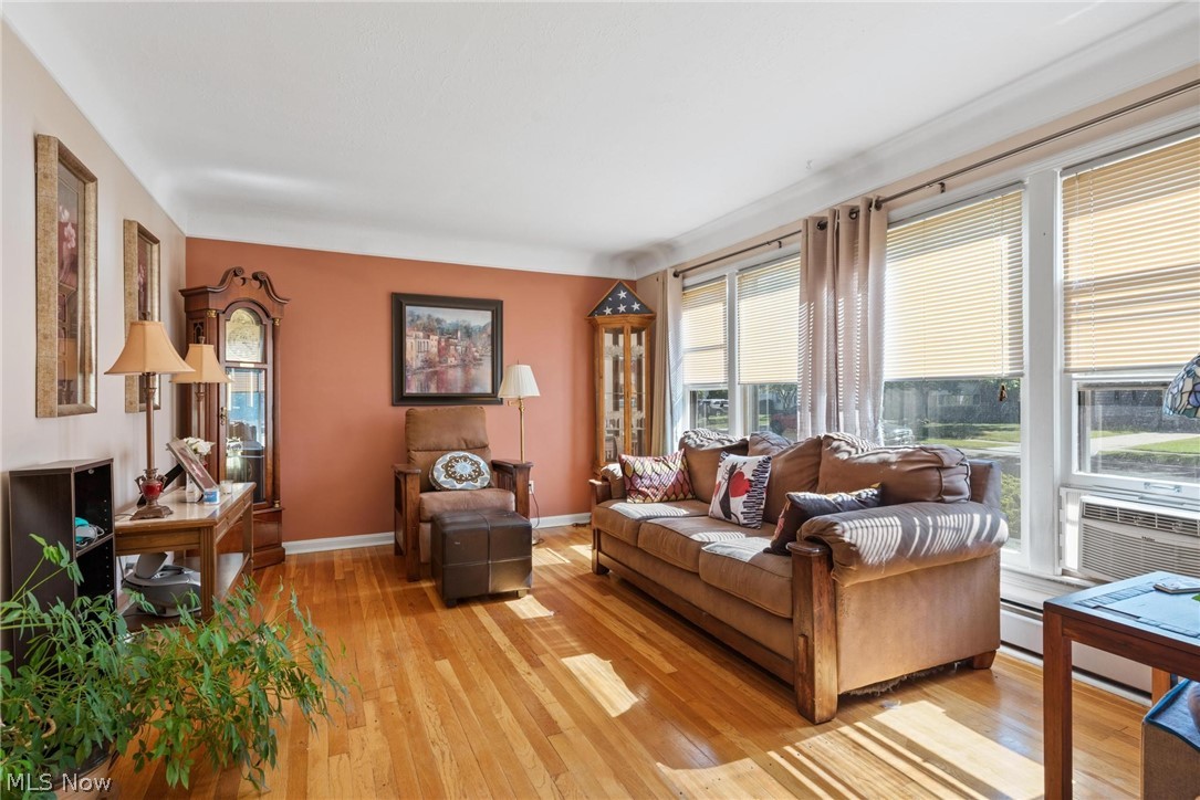 1016 Learidge Road Cleveland, OH 44124 - Photo 4 of 33