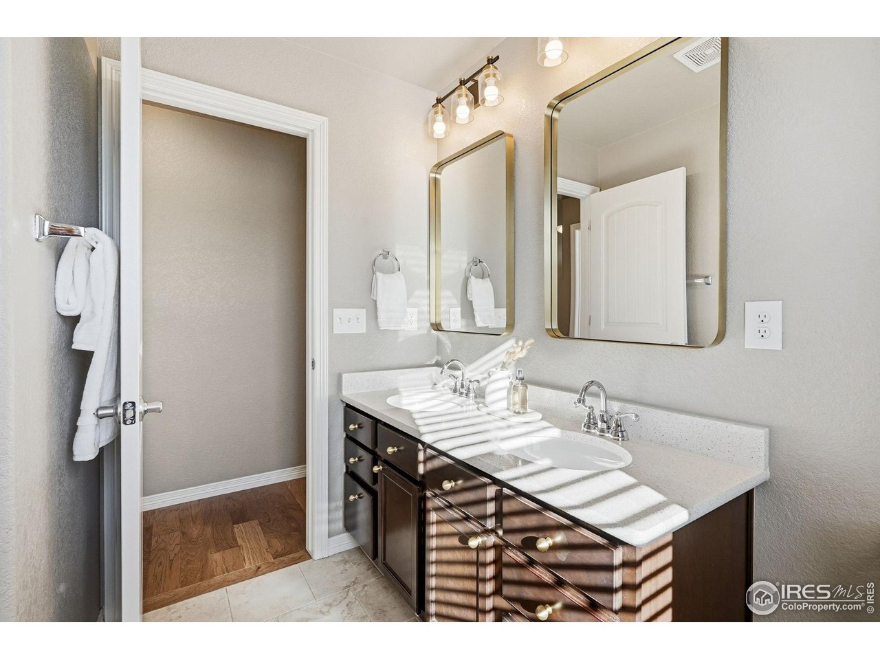 551 Capitol Reef Court Berthoud, CO 80513 - Photo 22 of 42 Secondary full bathroom, conveniently located for both bedrooms and guests