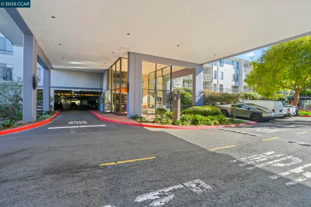 $385,000 | 4 Commodore Drive, Unit D335, Emeryville, CA 94608