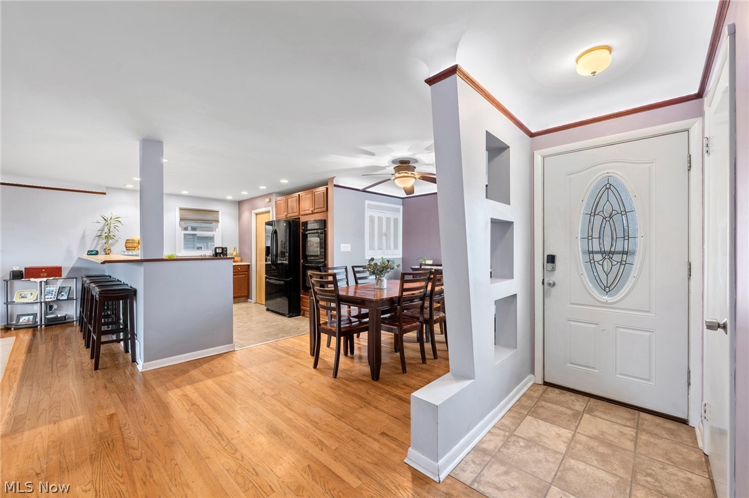 7635 Hoertz Road Cleveland, OH 44134 - Photo 4 of 30