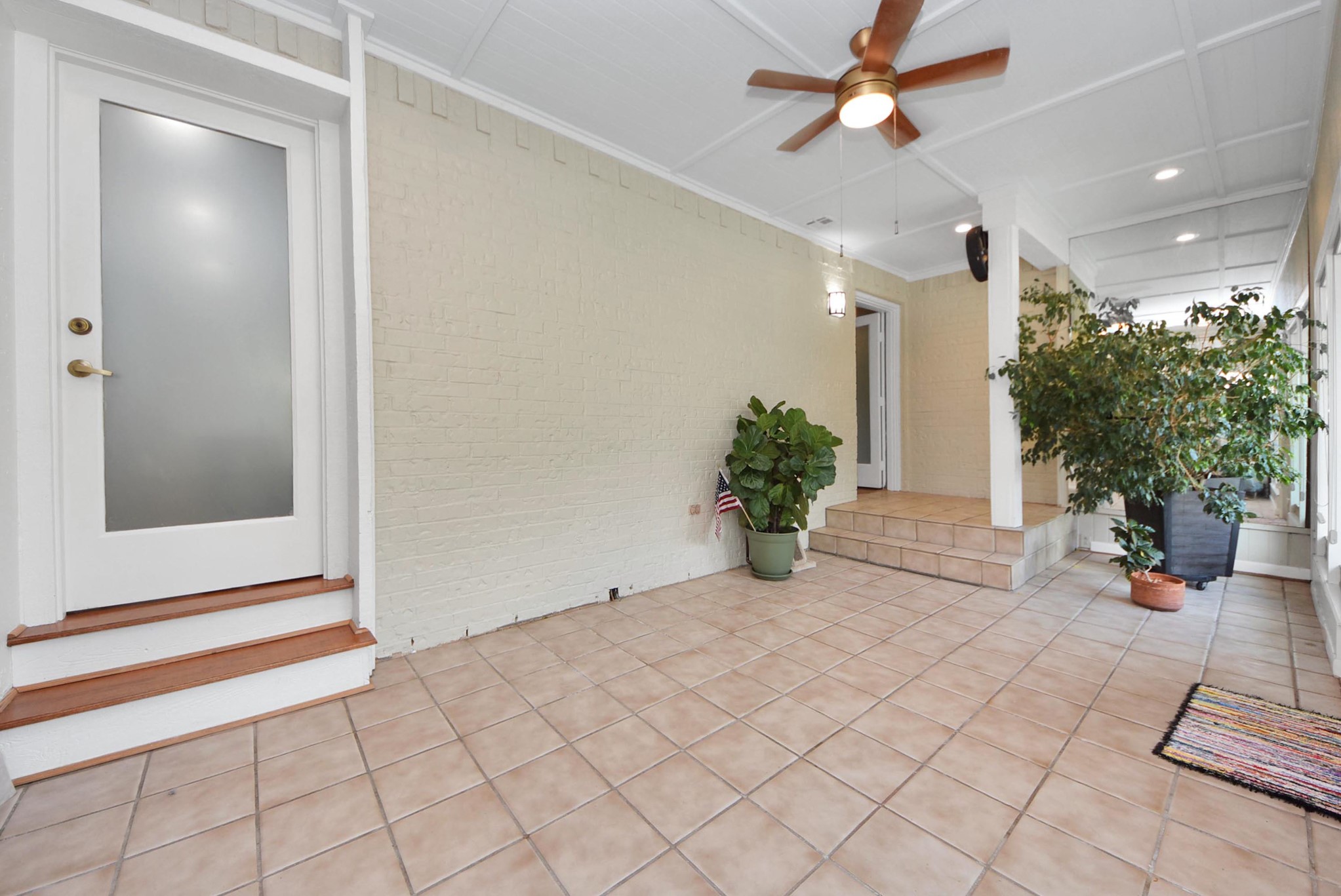 2117 Casa Rio Circle Dickinson, TX 77539 - Photo 15 of 23 a view of an entryway with wooden floor