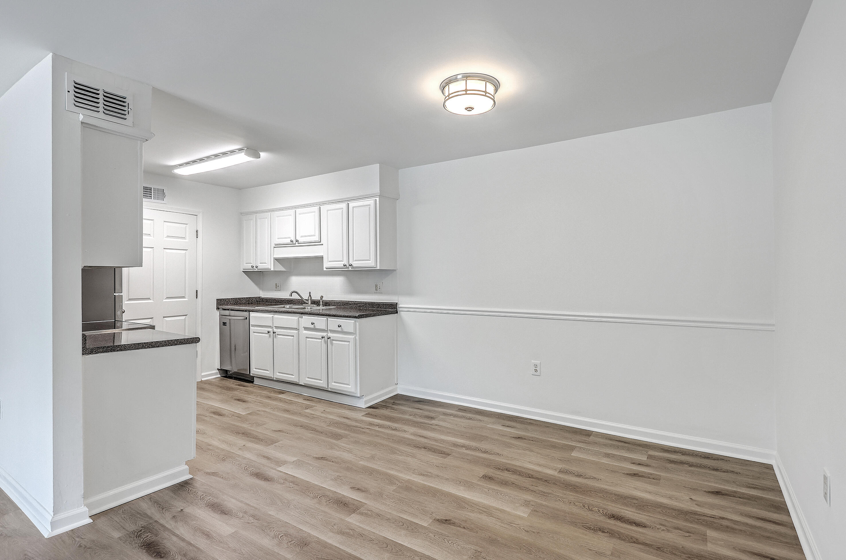 1402 Camp Road, Unit 12F Charleston, SC 29412 - Photo 10 of 18 ZYN_2078_79_80_81_82_83_84