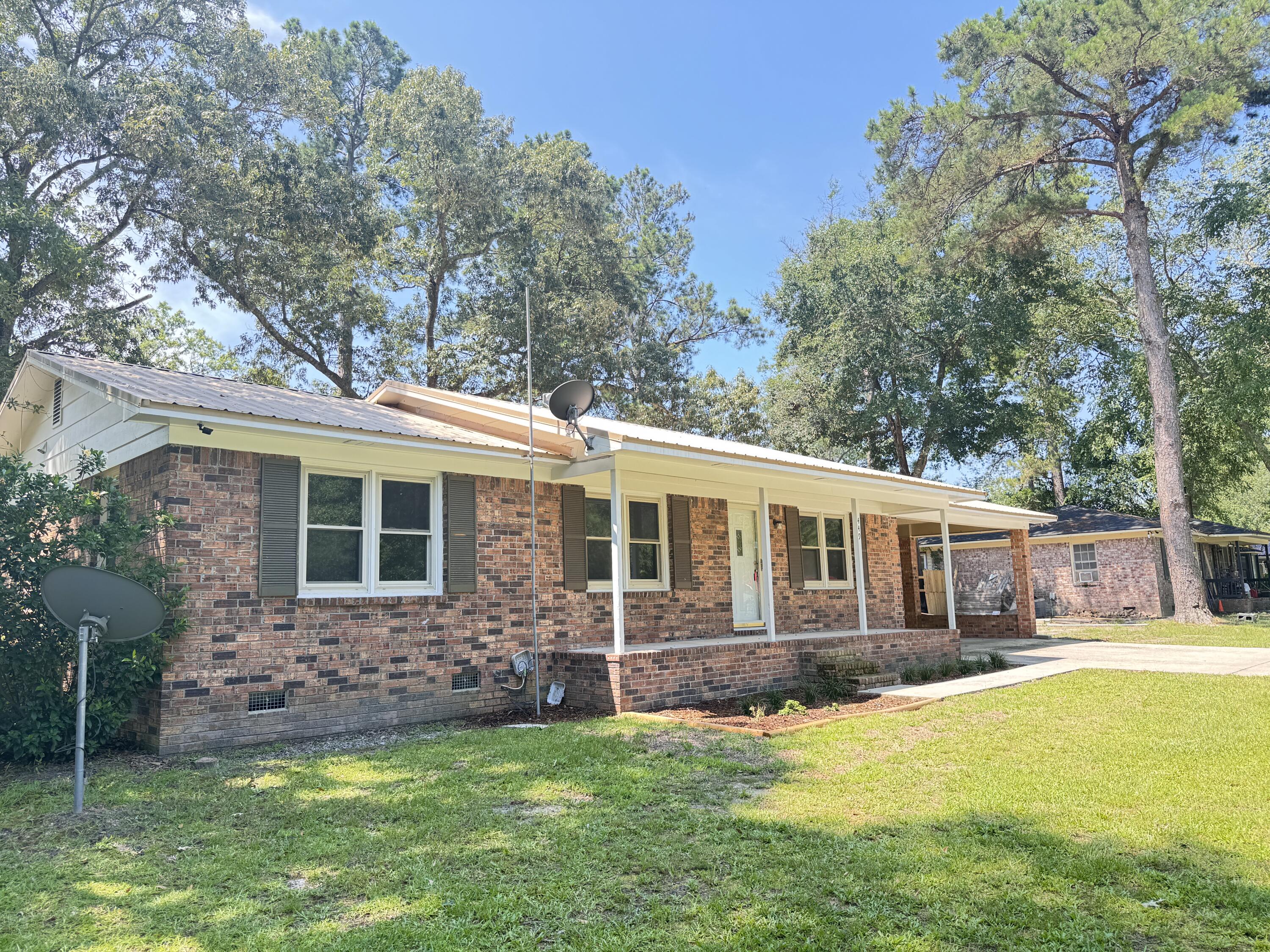 449 Estates Drive Walterboro, SC 29488 - Photo 2 of 30 IMG_0711