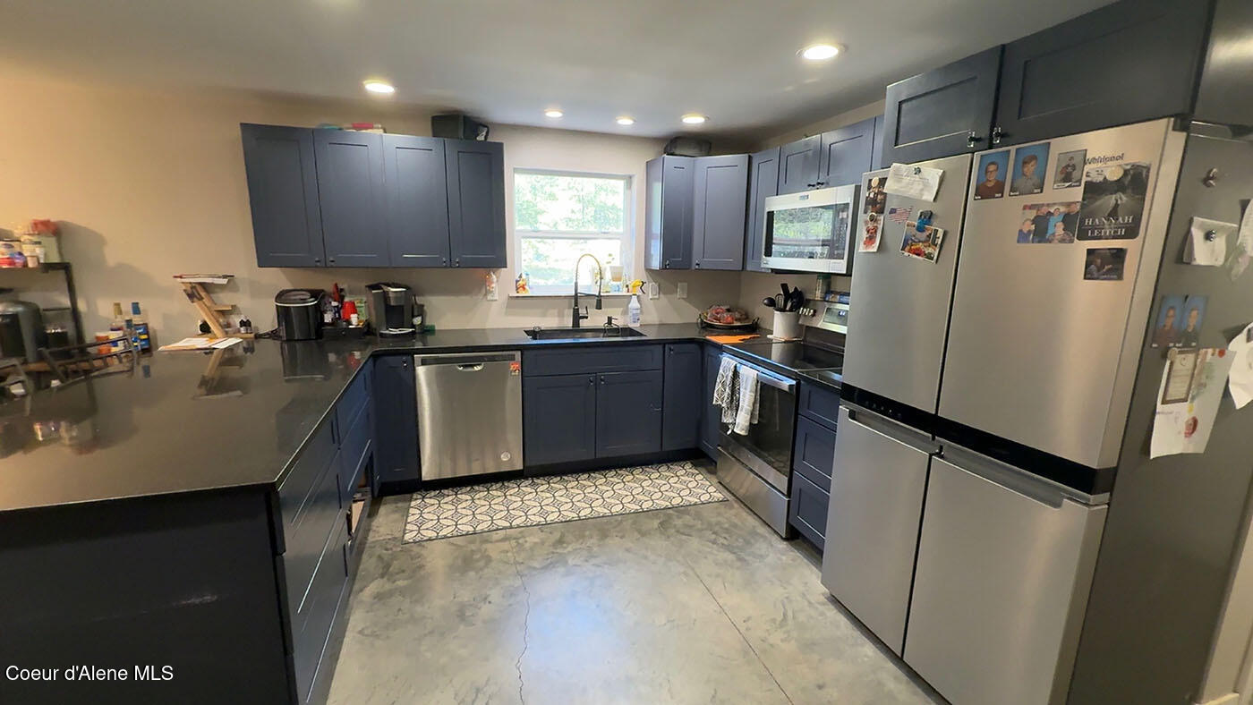 365 Jacks Place Oldtown, ID 83822 - Photo 3 of 27 Kitchen