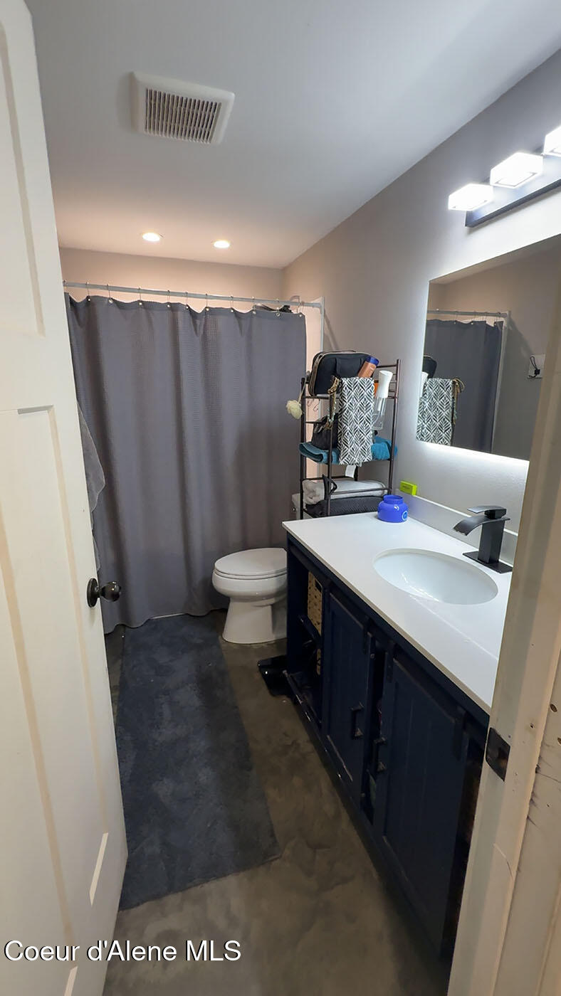 365 Jacks Place Oldtown, ID 83822 - Photo 9 of 27 Bathroom