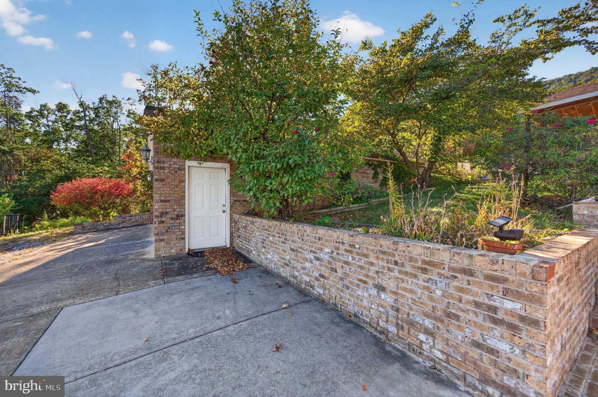 388 Level Hill Road Luray, VA 22835 - Photo 23 of 36 Front Patio