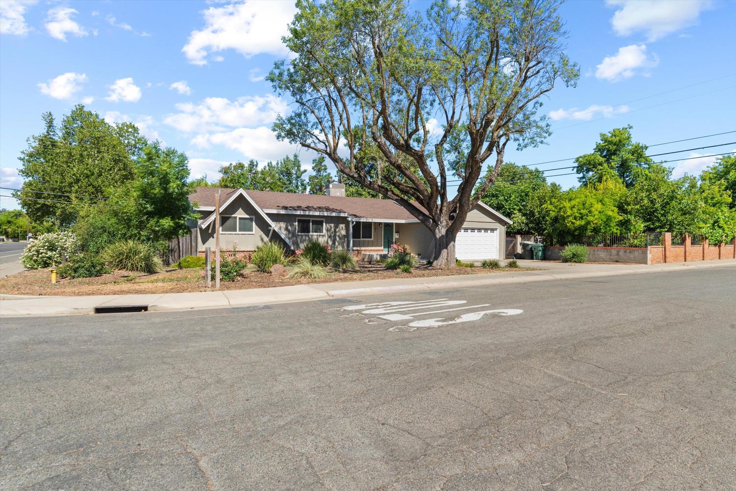 2101 Bircher Way Carmichael, CA 95608 - Photo 3 of 33