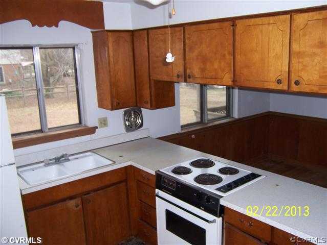 10111 Purcell Road Henrico, VA 23228 - Photo 2 of 4 Kitchen