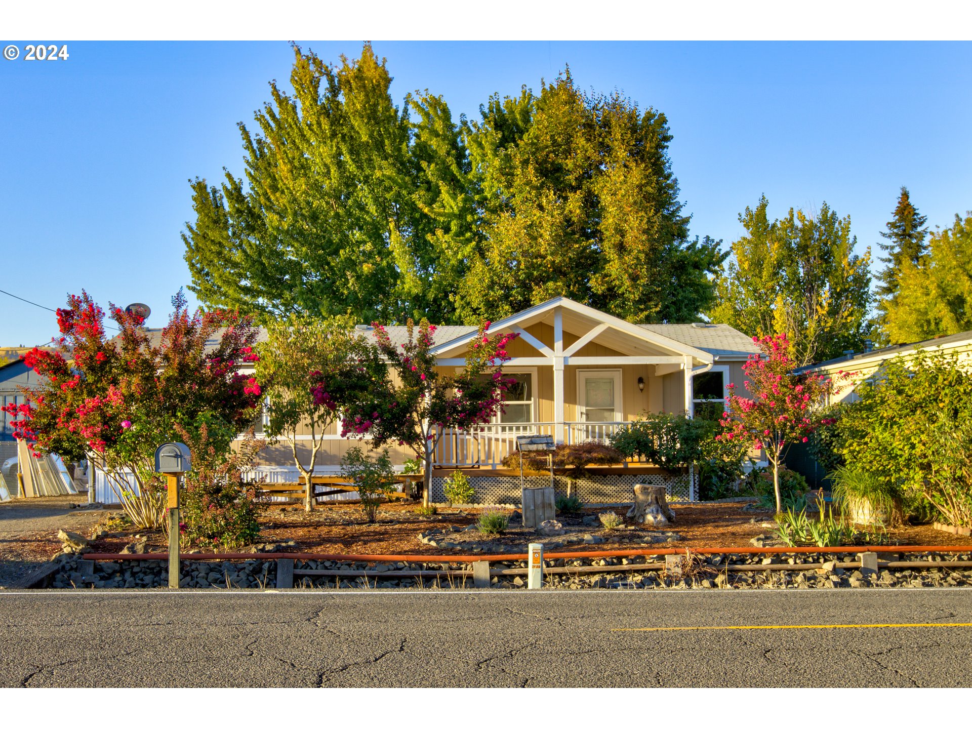 2438 Austin Road Roseburg, OR 97471 - Photo 2 of 48 a front view of a house with a yard