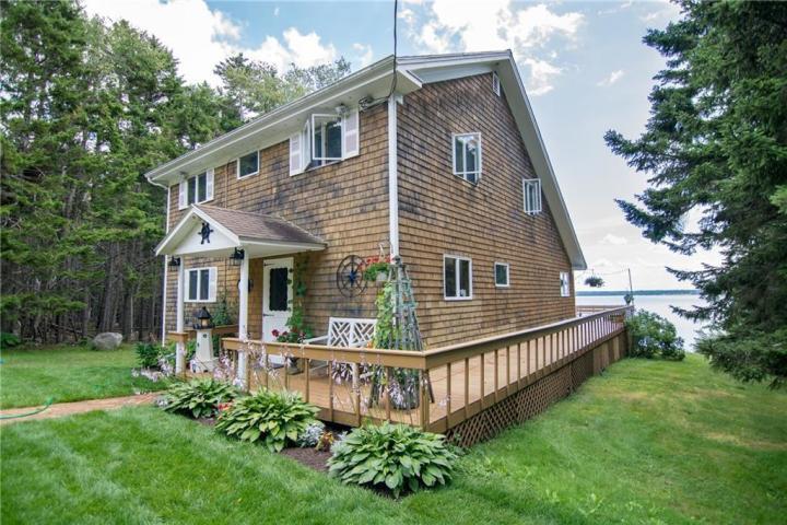 Side view with wrap around deck