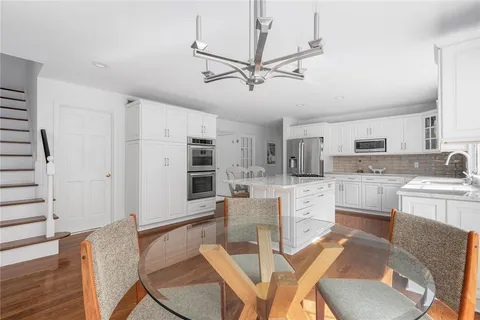 $1,295,000 | 215 Watch Hill Drive, East Greenwich, RI 02818