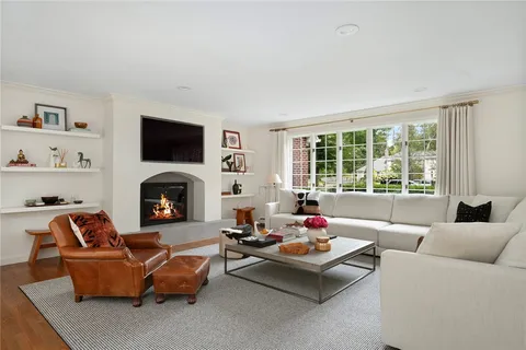 $1,295,000 | 215 Watch Hill Drive, East Greenwich, RI 02818