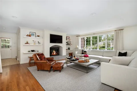 $1,295,000 | 215 Watch Hill Drive, East Greenwich, RI 02818