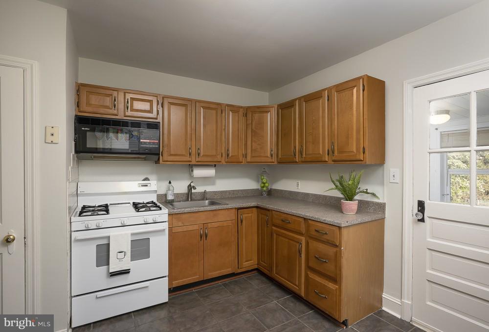 5563 Ashbourne Road Halethorpe, MD 21227 - Photo 5 of 22 Kitchen Unit 1