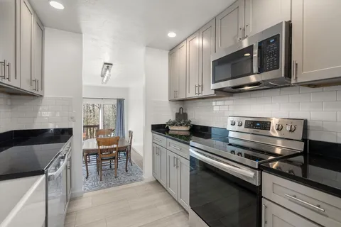 $324,900 | 23 Highfield Road, Unit C, Charlton, MA 01507